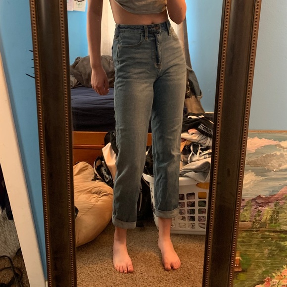 Hollister Ultra High-Rise Mom Jean size 5R - Picture 3 of 5